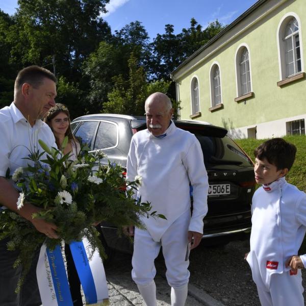 Ehrung Von Friedrich Ludwig Jahn Durch Den Jungsten Und Den Altesten Fechter Im Starterfeld Am Grab Und Im Museum 12