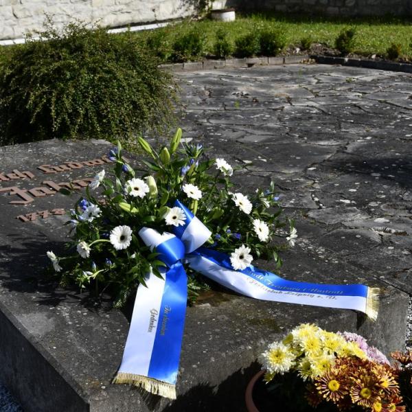 Ehrung Von Friedrich Ludwig Jahn Durch Den Jungsten Und Den Altesten Fechter Im Starterfeld Am Grab Und Im Museum 19