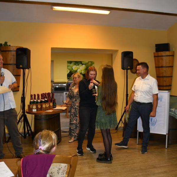 Siegerehrung Durch Den Freyburger Burgermeister Udo Manicke Und Die Freyburger Weinprinzessin Jennifer Jager 17 