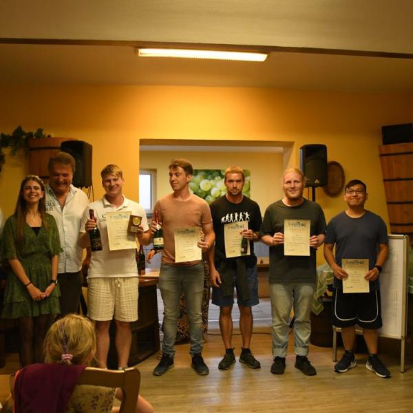 Siegerehrung Durch Den Freyburger Burgermeister Udo Manicke Und Die Freyburger Weinprinzessin Jennifer Jager 20 